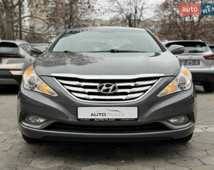 Сірий Хендай Соната, об'ємом двигуна 2 л та пробігом 191 тис. км за 7900 $, фото 2 на Automoto.ua
