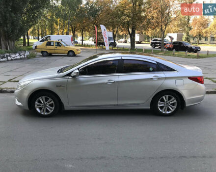 Серый Хендай Соната, объемом двигателя 2 л и пробегом 350 тыс. км за 7400 $, фото 6 на Automoto.ua