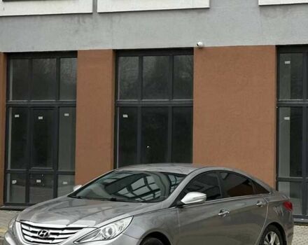 Сірий Хендай Соната, об'ємом двигуна 2 л та пробігом 200 тис. км за 7300 $, фото 4 на Automoto.ua