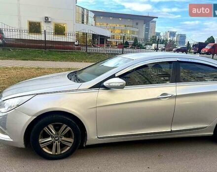 Хендай Соната 2013 в Киеве на Automoto.ua Серый Хендай Соната, объемом двигателя 2 л и пробегом 670 тыс. км за 4900 $, фото 3 на Automoto.ua