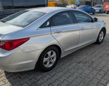 Сірий Хендай Соната, об'ємом двигуна 2 л та пробігом 605 тис. км за 7000 $, фото 3 на Automoto.ua