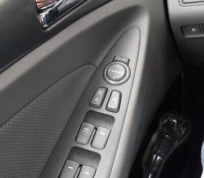 Сірий Хендай Соната, об'ємом двигуна 2.4 л та пробігом 150 тис. км за 11500 $, фото 15 на Automoto.ua