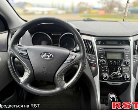 Сірий Хендай Соната, об'ємом двигуна 2.4 л та пробігом 183 тис. км за 9000 $, фото 8 на Automoto.ua