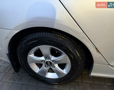 Серый Хендай Соната, объемом двигателя 2 л и пробегом 240 тыс. км за 6000 $, фото 13 на Automoto.ua