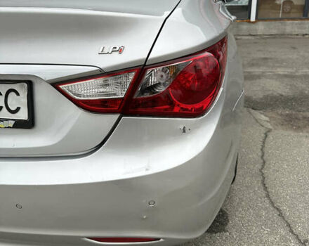 Серый Хендай Соната, объемом двигателя 2 л и пробегом 231 тыс. км за 7300 $, фото 8 на Automoto.ua