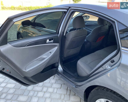 Серый Хендай Соната, объемом двигателя 2.36 л и пробегом 200 тыс. км за 9300 $, фото 26 на Automoto.ua