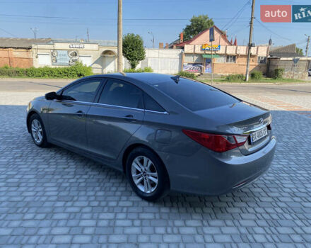 Серый Хендай Соната, объемом двигателя 2.36 л и пробегом 200 тыс. км за 9300 $, фото 4 на Automoto.ua