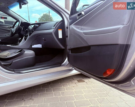 Сірий Хендай Соната, об'ємом двигуна 2.4 л та пробігом 207 тис. км за 10700 $, фото 7 на Automoto.ua