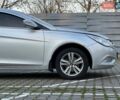 Серый Хендай Соната, объемом двигателя 2 л и пробегом 185 тыс. км за 8100 $, фото 5 на Automoto.ua