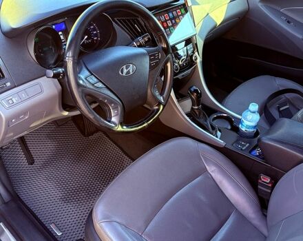 Сірий Хендай Соната, об'ємом двигуна 2.4 л та пробігом 205 тис. км за 11000 $, фото 9 на Automoto.ua