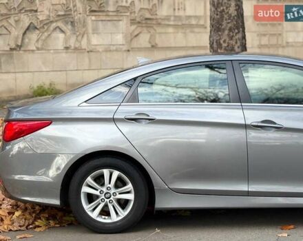 Сірий Хендай Соната, об'ємом двигуна 2.36 л та пробігом 162 тис. км за 9499 $, фото 8 на Automoto.ua