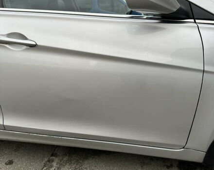 Серый Хендай Соната, объемом двигателя 2 л и пробегом 231 тыс. км за 7300 $, фото 4 на Automoto.ua