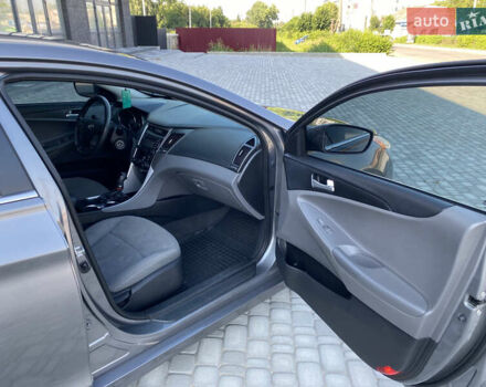 Серый Хендай Соната, объемом двигателя 2.36 л и пробегом 200 тыс. км за 9300 $, фото 37 на Automoto.ua