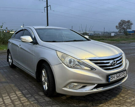 Серый Хендай Соната, объемом двигателя 2 л и пробегом 240 тыс. км за 6000 $, фото 1 на Automoto.ua
