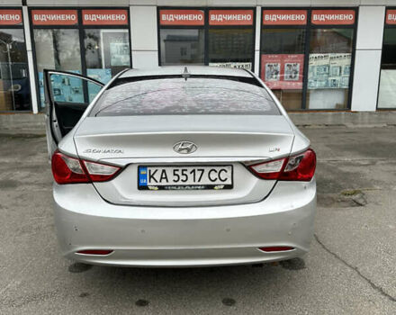 Серый Хендай Соната, объемом двигателя 2 л и пробегом 231 тыс. км за 7300 $, фото 7 на Automoto.ua