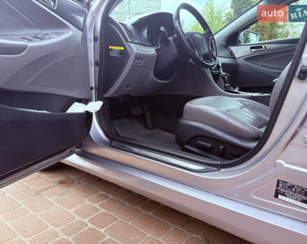 Сірий Хендай Соната, об'ємом двигуна 2.4 л та пробігом 207 тис. км за 10700 $, фото 14 на Automoto.ua