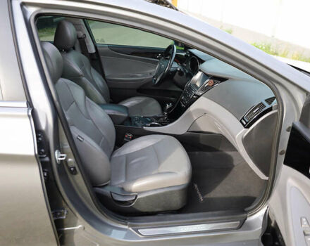 Серый Хендай Соната, объемом двигателя 2.36 л и пробегом 165 тыс. км за 9000 $, фото 13 на Automoto.ua