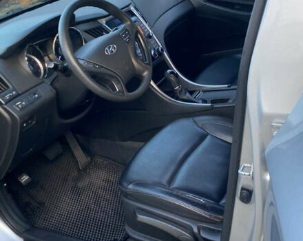 Серый Хендай Соната, объемом двигателя 2 л и пробегом 323 тыс. км за 7700 $, фото 9 на Automoto.ua