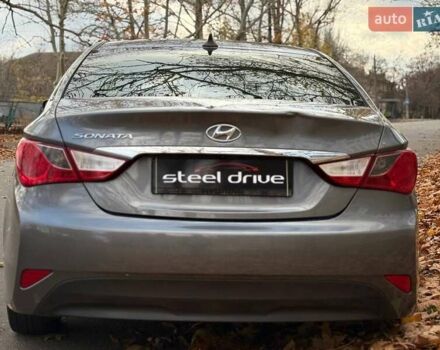 Сірий Хендай Соната, об'ємом двигуна 2.36 л та пробігом 162 тис. км за 9499 $, фото 6 на Automoto.ua