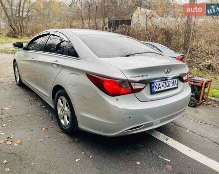 Серый Хендай Соната, объемом двигателя 2 л и пробегом 251 тыс. км за 6700 $, фото 4 на Automoto.ua