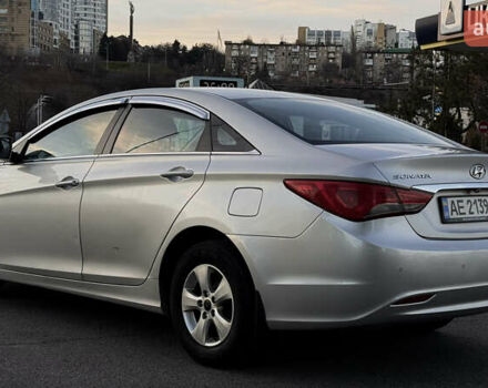 Серый Хендай Соната, объемом двигателя 2 л и пробегом 363 тыс. км за 6700 $, фото 4 на Automoto.ua