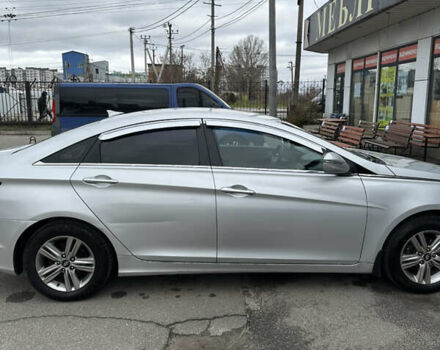 Серый Хендай Соната, объемом двигателя 2 л и пробегом 231 тыс. км за 7300 $, фото 3 на Automoto.ua