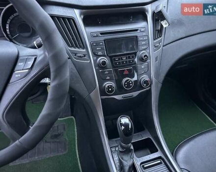 Серый Хендай Соната, объемом двигателя 2 л и пробегом 362 тыс. км за 6800 $, фото 14 на Automoto.ua