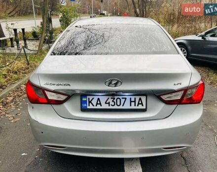 Серый Хендай Соната, объемом двигателя 2 л и пробегом 251 тыс. км за 6700 $, фото 5 на Automoto.ua