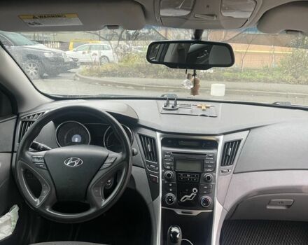 Серый Хендай Соната, объемом двигателя 2.4 л и пробегом 270 тыс. км за 7800 $, фото 4 на Automoto.ua