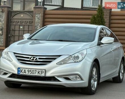 Серый Хендай Соната, объемом двигателя 2 л и пробегом 216 тыс. км за 8200 $, фото 1 на Automoto.ua