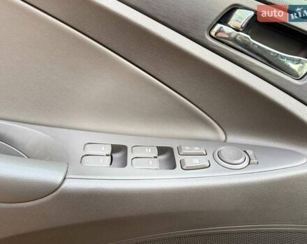 Сірий Хендай Соната, об'ємом двигуна 2.36 л та пробігом 162 тис. км за 9499 $, фото 18 на Automoto.ua