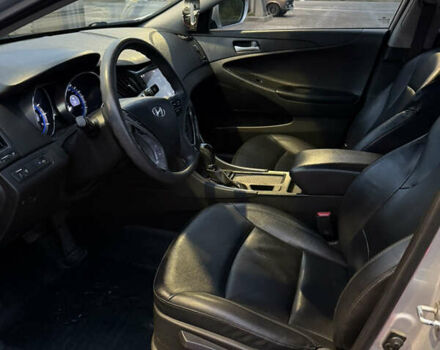 Серый Хендай Соната, объемом двигателя 2 л и пробегом 240 тыс. км за 6000 $, фото 6 на Automoto.ua