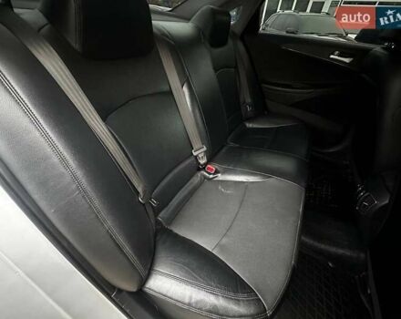 Серый Хендай Соната, объемом двигателя 2 л и пробегом 207 тыс. км за 8500 $, фото 15 на Automoto.ua