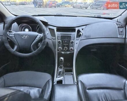 Серый Хендай Соната, объемом двигателя 2 л и пробегом 362 тыс. км за 6800 $, фото 17 на Automoto.ua