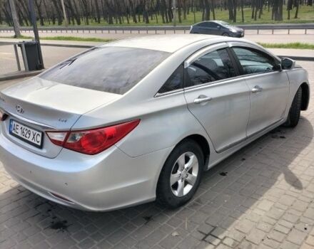 Сірий Хендай Соната, об'ємом двигуна 2 л та пробігом 230 тис. км за 6000 $, фото 2 на Automoto.ua