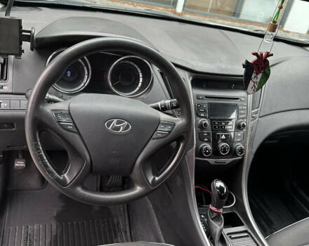 Серый Хендай Соната, объемом двигателя 2 л и пробегом 231 тыс. км за 7300 $, фото 14 на Automoto.ua