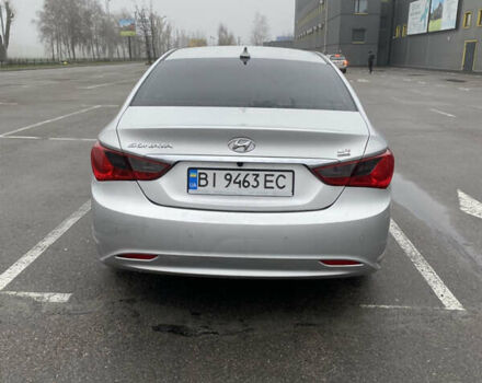 Серый Хендай Соната, объемом двигателя 2 л и пробегом 373 тыс. км за 7300 $, фото 6 на Automoto.ua