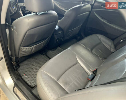 Серый Хендай Соната, объемом двигателя 2.36 л и пробегом 172 тыс. км за 8999 $, фото 7 на Automoto.ua