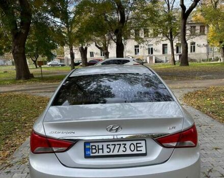 Сірий Хендай Соната, об'ємом двигуна 2 л та пробігом 270 тис. км за 7000 $, фото 1 на Automoto.ua