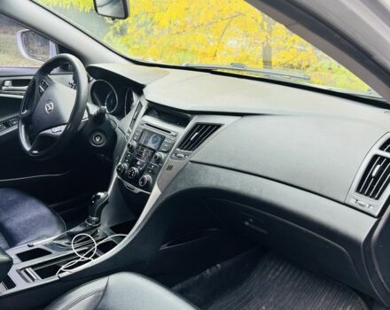 Сірий Хендай Соната, об'ємом двигуна 2 л та пробігом 400 тис. км за 7200 $, фото 4 на Automoto.ua