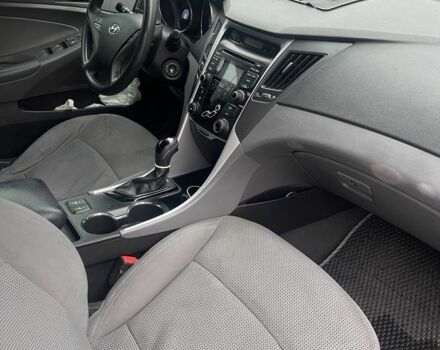 Серый Хендай Соната, объемом двигателя 2.4 л и пробегом 270 тыс. км за 7800 $, фото 6 на Automoto.ua