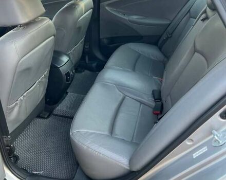 Серый Хендай Соната, объемом двигателя 2.36 л и пробегом 250 тыс. км за 9999 $, фото 13 на Automoto.ua