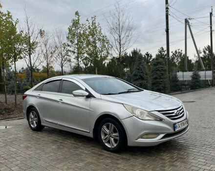 Хендай Соната 2013 в Киеве на Automoto.ua Серый Хендай Соната, объемом двигателя 2 л и пробегом 660 тыс. км за 4950 $, фото 2 на Automoto.ua
