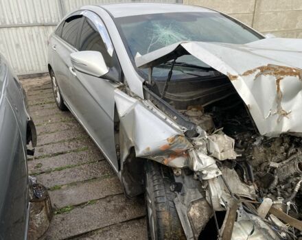 Сірий Хендай Соната, об'ємом двигуна 2 л та пробігом 236 тис. км за 2800 $, фото 3 на Automoto.ua