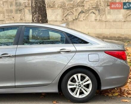 Сірий Хендай Соната, об'ємом двигуна 2.36 л та пробігом 162 тис. км за 9499 $, фото 4 на Automoto.ua