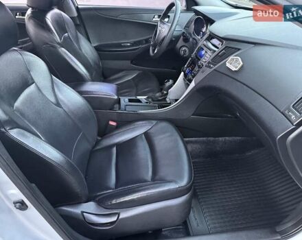 Серый Хендай Соната, объемом двигателя 2 л и пробегом 216 тыс. км за 8200 $, фото 51 на Automoto.ua