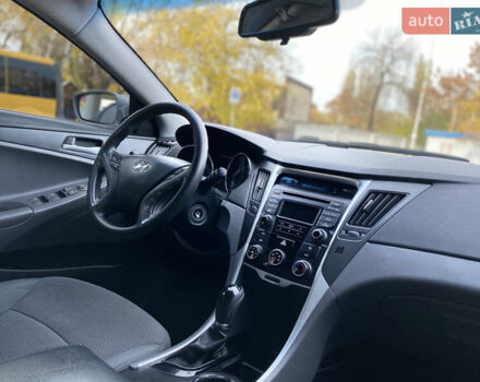 Хендай Соната 2013 у Миколаєві на Automoto.ua Сірий Хендай Соната, об'ємом двигуна 2.4 л та пробігом 151 тис. км за 8099 $, фото 12 на Automoto.ua