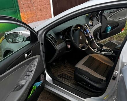 Сірий Хендай Соната, об'ємом двигуна 2.4 л та пробігом 170 тис. км за 8200 $, фото 7 на Automoto.ua