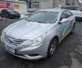 Сірий Хендай Соната, об'ємом двигуна 2 л та пробігом 405 тис. км за 5900 $, фото 1 на Automoto.ua