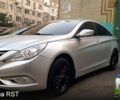 Сірий Хендай Соната, об'ємом двигуна 2 л та пробігом 402 тис. км за 8100 $, фото 1 на Automoto.ua